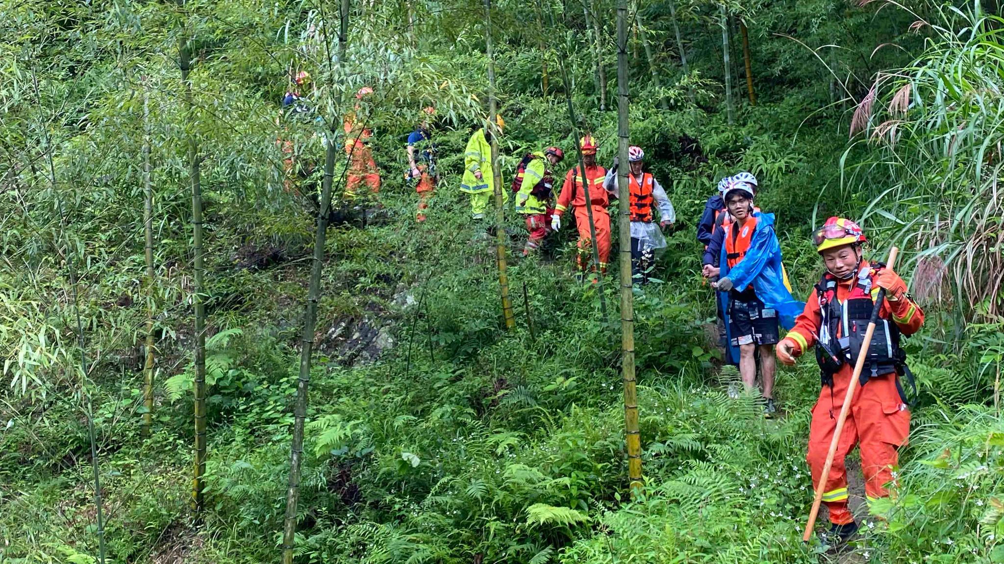 67名旅游爱好者因暴雨被困宁波山区，目前已全部安全转移