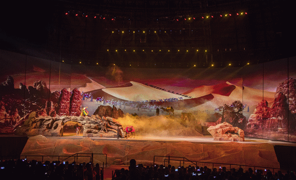 剧场群狼奔跑!|驼铃传奇_新浪新闻