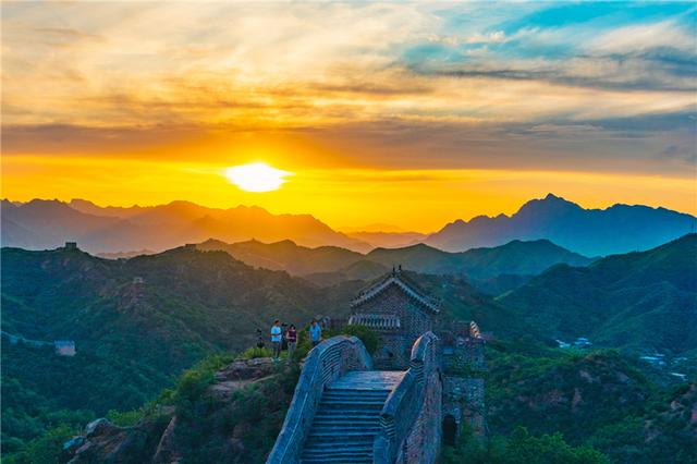 实拍河北金山岭长城追日出看云海见证最美长城守护者修长城