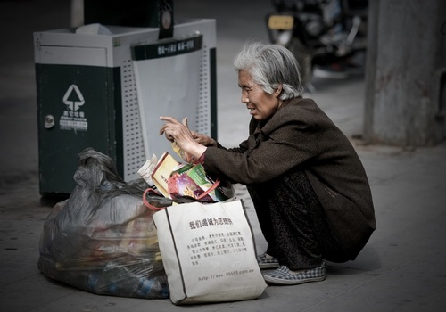 中国的垃圾堆,养活了多少贫苦人?