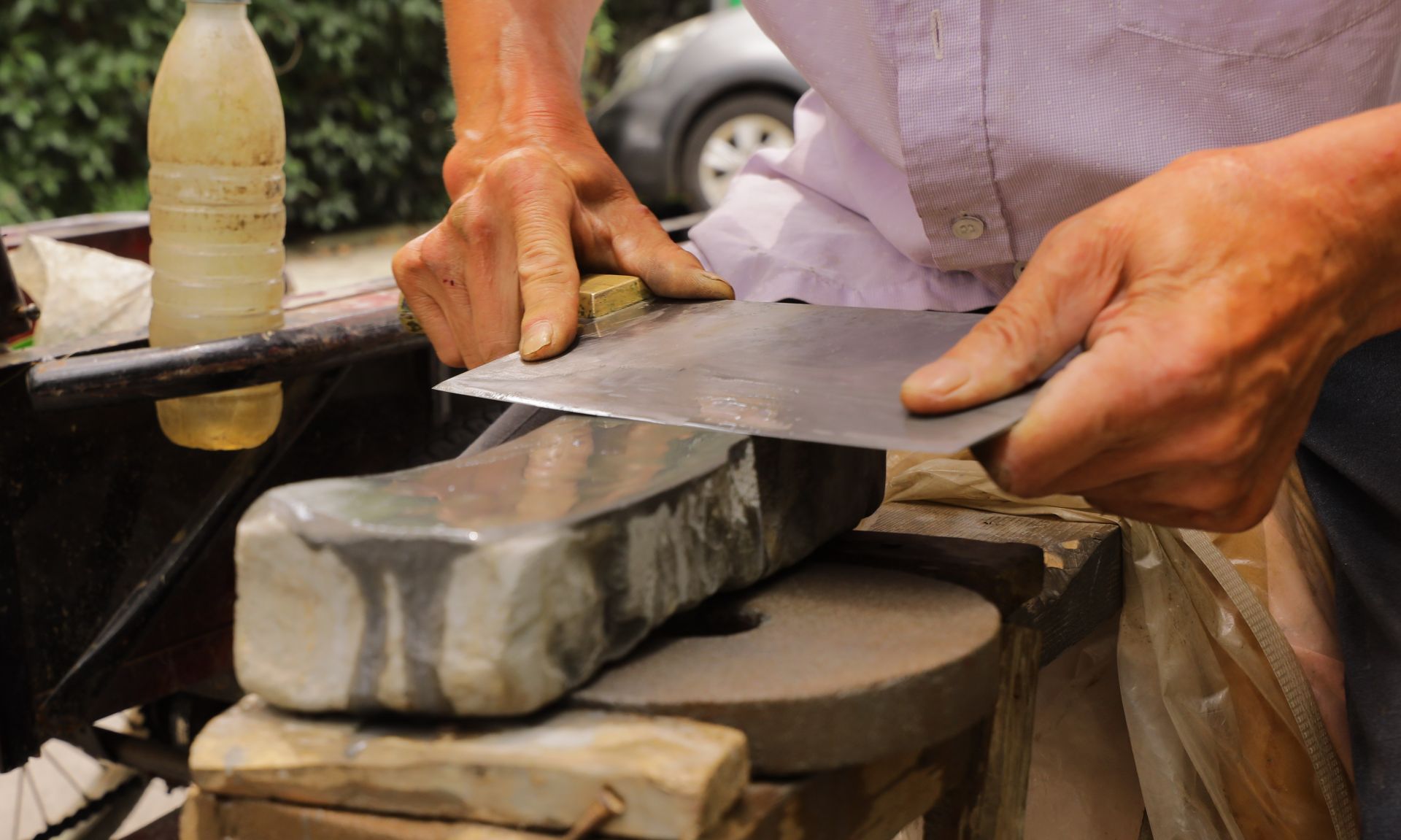 手艺人再现淮南小区 都市又闻"磨刀"声