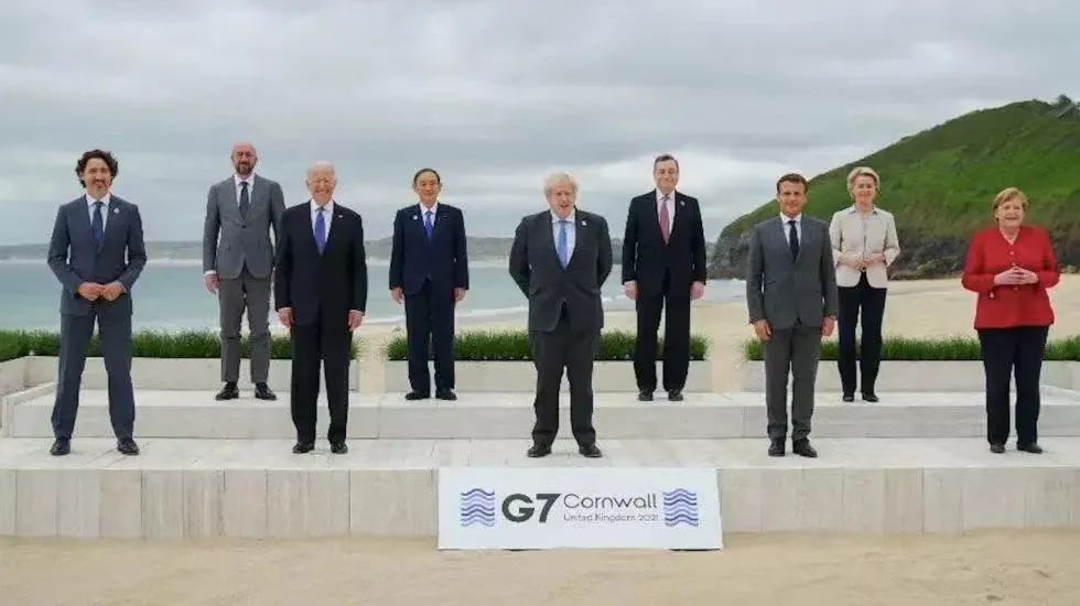 ▲G7峰会期间，这张峰会领导人的合影照片受到了广泛关注。