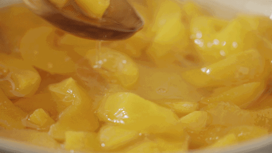 ▲夏天怎可少了冰冰爽爽的水果罐头