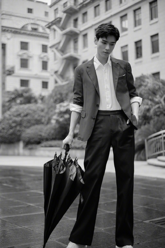 龚俊带给你夏天不一样的清爽风格