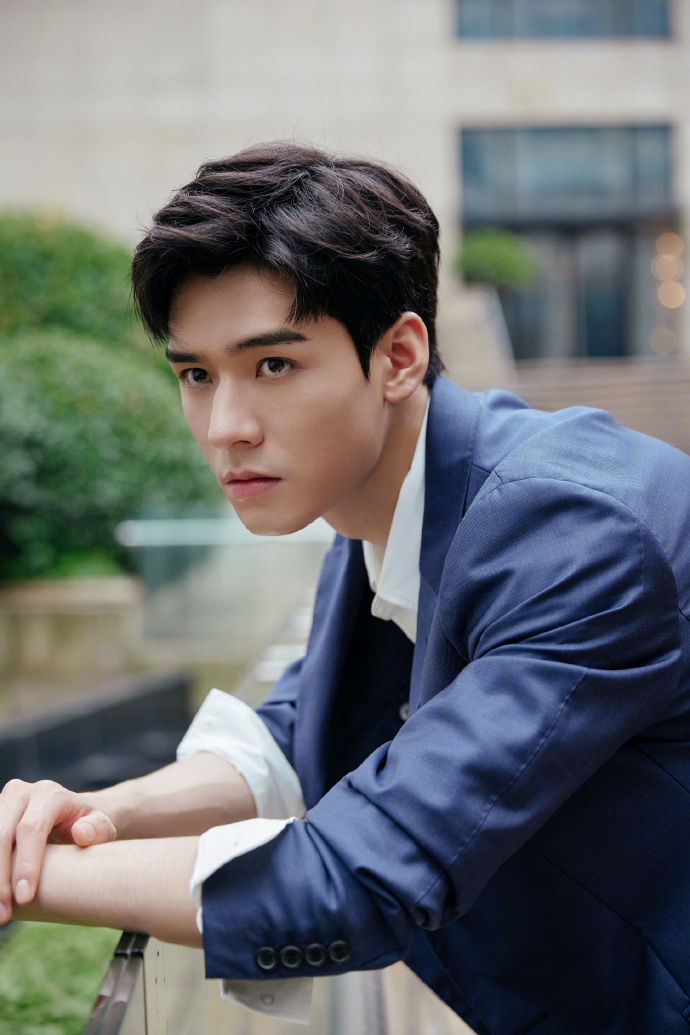 龚俊带给你夏天不一样的清爽风格