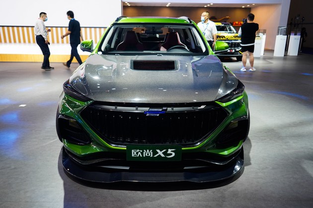 2021重庆车展:低趴有姿态 实拍长安欧尚x5"绿魔"改装版