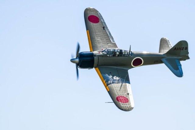 太过瘾美国举办二战老飞机展抽奖幸运儿竟能坐重型轰炸机上天