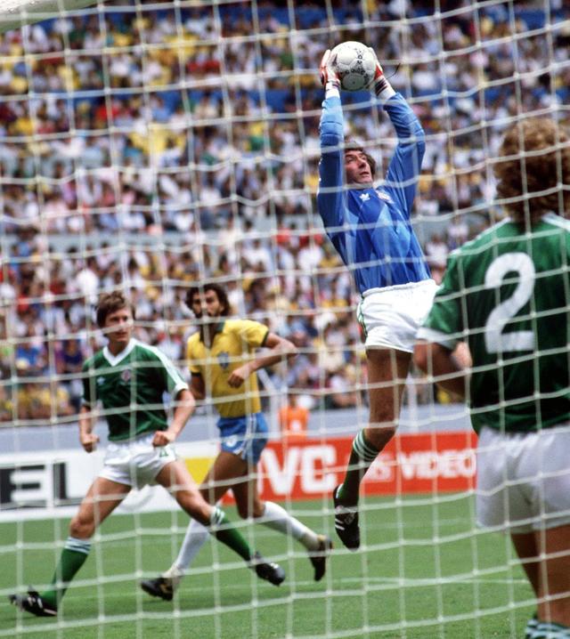 45.4米！欧洲杯历史最远进球诞生 盘点足球历史上的那些超远进球休闲区蓝鸢梦想 - Www.slyday.coM