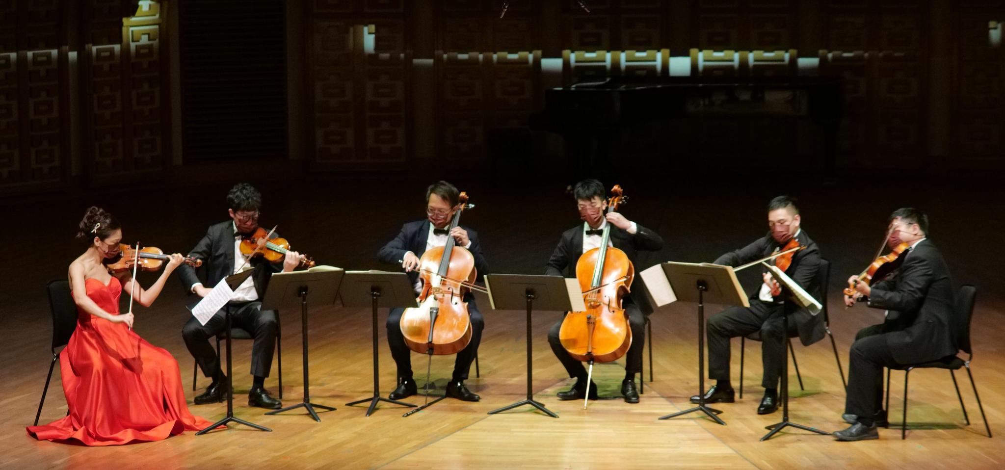 香港弦乐团艺术总监,港区全国政协委员姚珏女士在接受