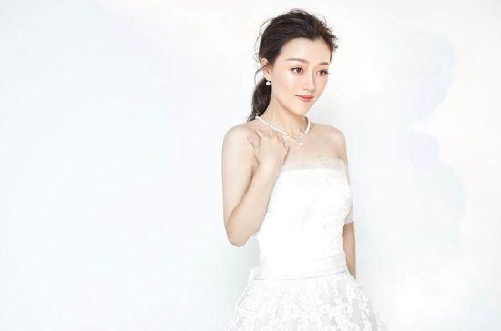 乐教女神青年歌唱家玄音:珍珠成人礼演唱者