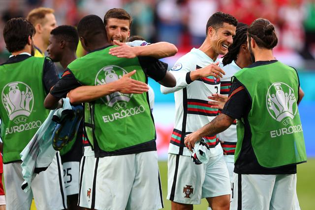 特写｜17年衔接四代葡萄牙球员，C罗老了，C罗变了休闲区蓝鸢梦想 - Www.slyday.coM