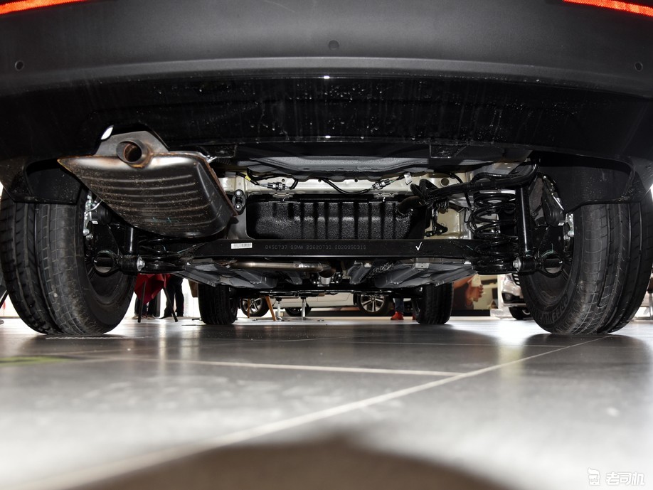 符合年轻人的潮流主义小哥带你一起看新宝骏rs3