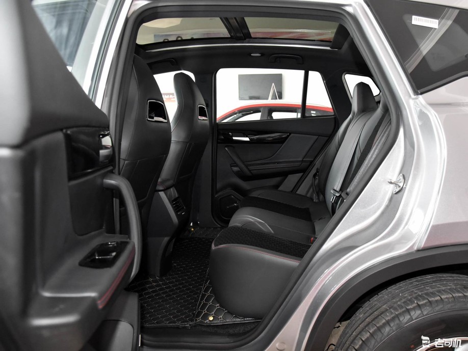 颜值配置均在线 小哥带你一起看海马8s-新浪汽车