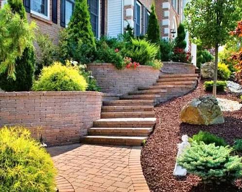 一堆石头用好了也可以成为花园中的美景