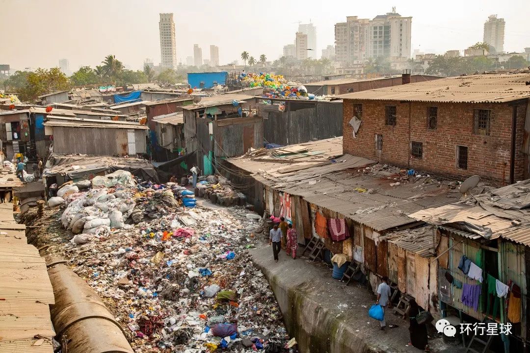 印度贫民窟里的血汗工厂一年能赚10个亿