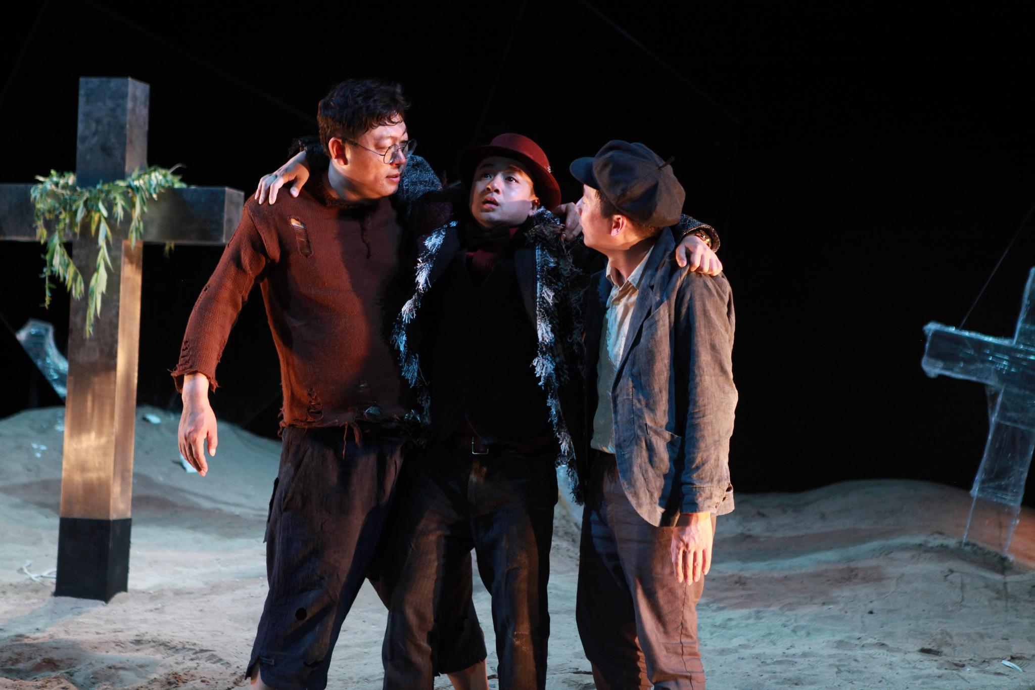 易立明导演2021版《等待戈多》给了观众哪些启示