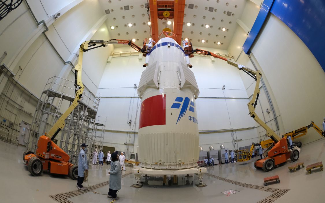 新外衣可抵御120温差神舟十二号载人飞船科技升级