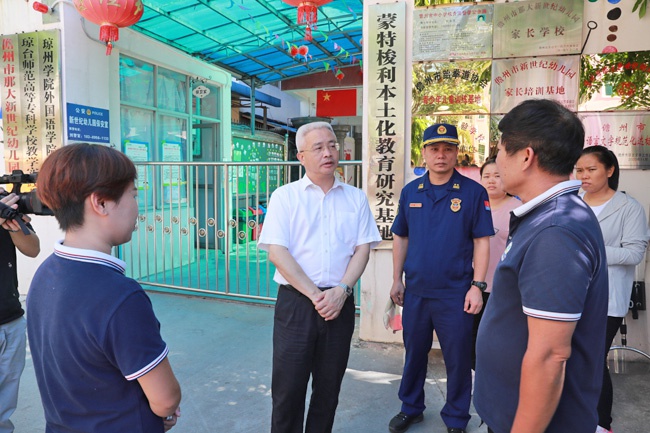 儋州市委书记袁光平在那大城区检查安全生产工作