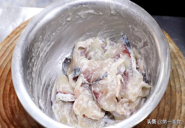 飘香鱼片家常做法厨师长教你上浆技巧鱼片鲜嫩q弹香辣爽口