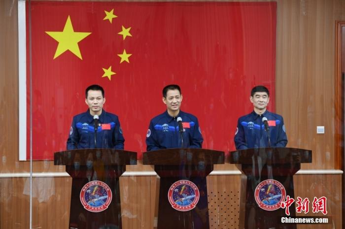 箭指苍穹启神舟——直击神舟十二号3名航天员领命出征 - Vimarsana News