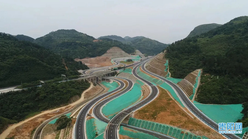 杭瑞高速铜仁西互通收费站正式开通运营