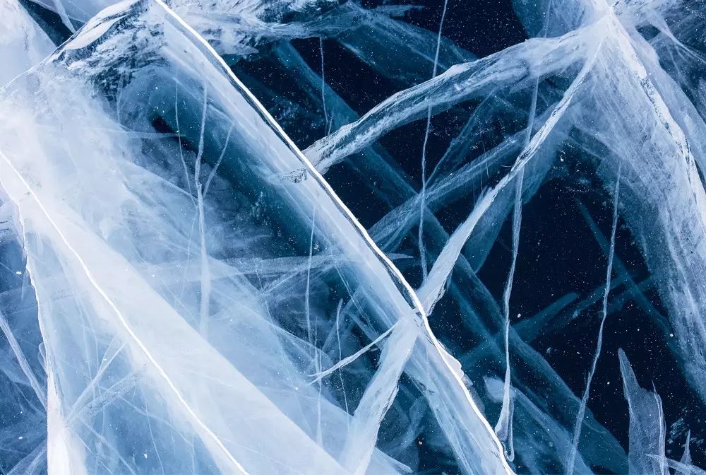 我们生活在一个充满时空裂缝的宇宙中?