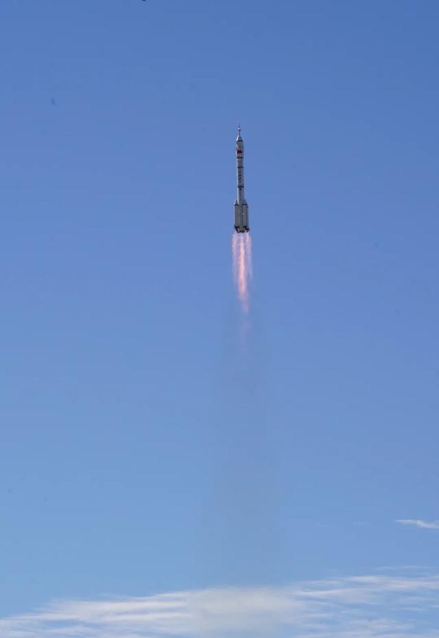 神舟十二号载人飞船发射圆满成功！高清大图来了休闲区蓝鸢梦想 - Www.slyday.coM