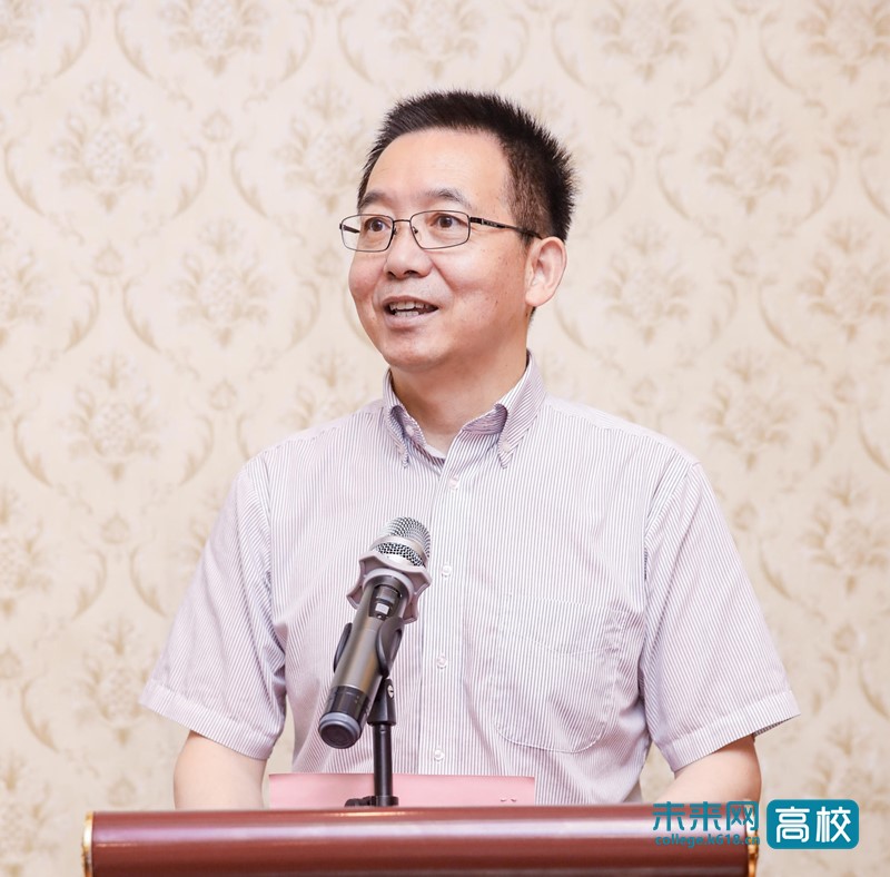 政府外事办公室副主任陈国苗,中国社会科学院欧洲研究所副所长刘作奎