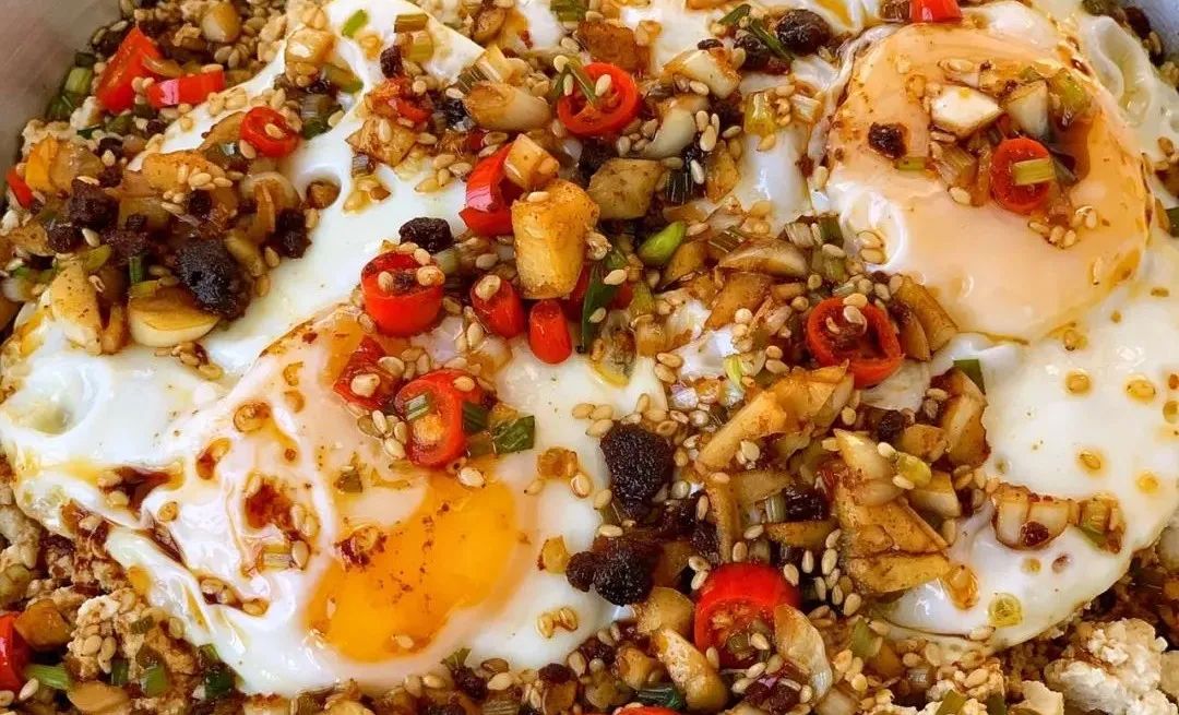 5分钟就上桌的网红拌饭,快手零难度!一碗酱汁就搞定,吃完居然不长胖!