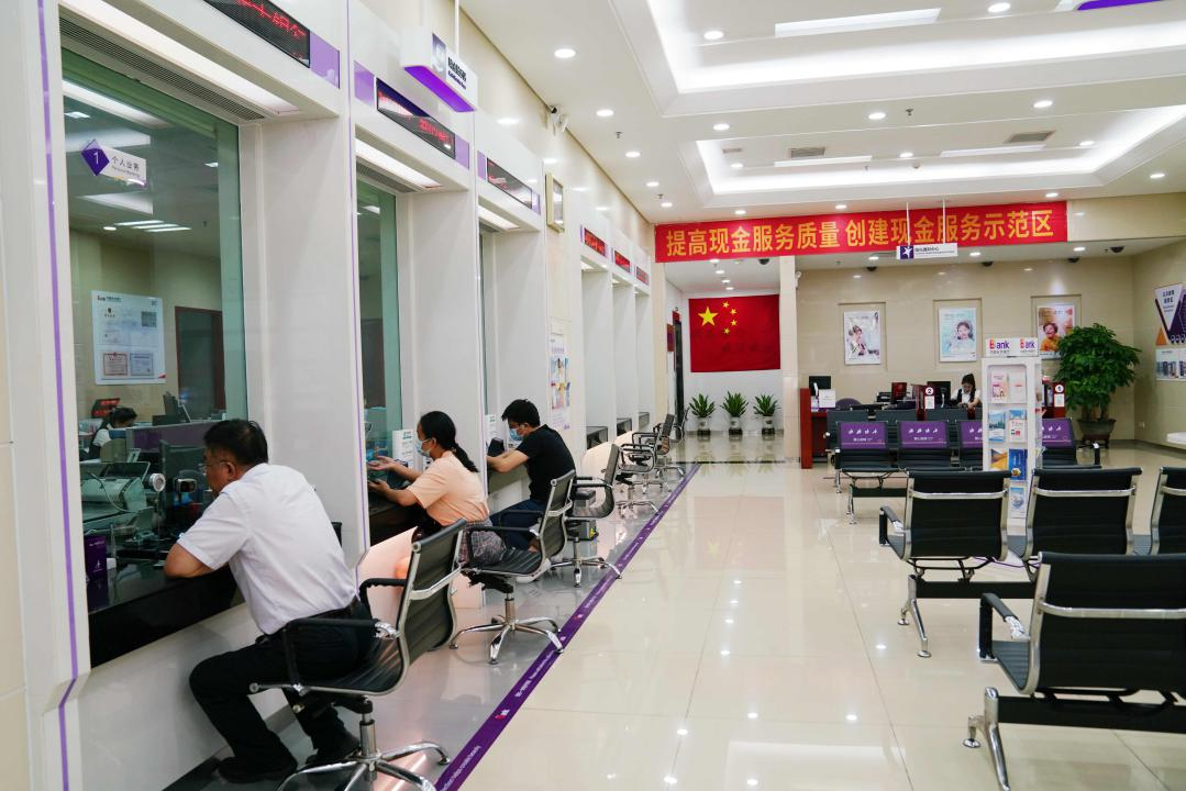 光大银行深圳分行用阳光服务让厅堂靓起来