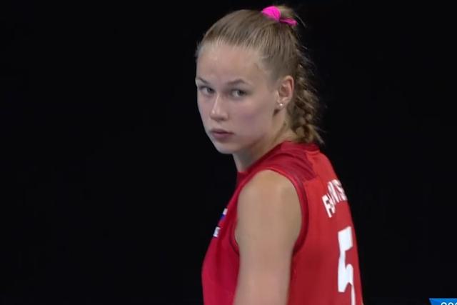 中国女排连续逆转,央视解说盛赞,丁霞头球太搞笑|拦网|丁霞|冈察洛娃