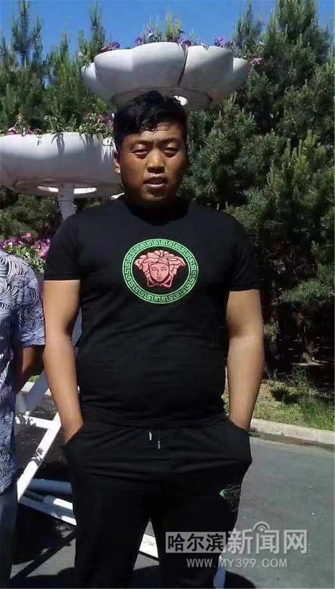 据了解,走失男子今年32岁,身高186厘米,体重190斤左右,皮肤偏黑,走失