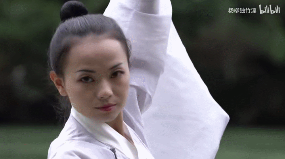 苦练17年,24岁凌波微步,看呆外国网友!