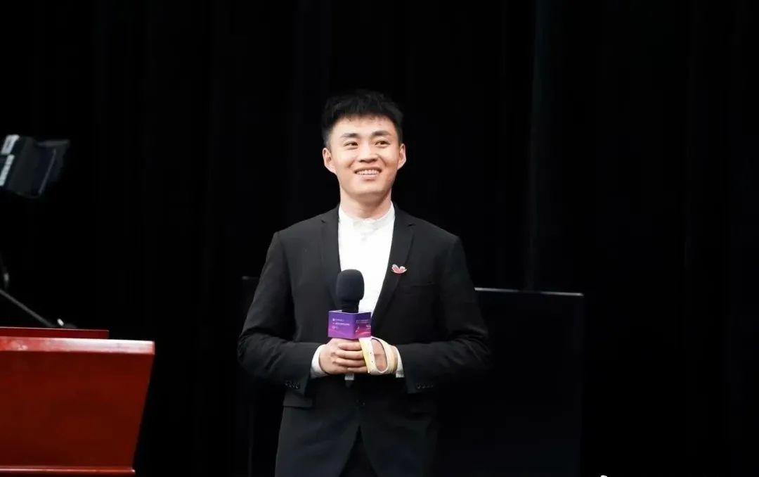 感动！陶勇医生被砍496天后，9岁女儿第一次发声：我比爸爸大6岁，我可以照顾他休闲区蓝鸢梦想 - Www.slyday.coM