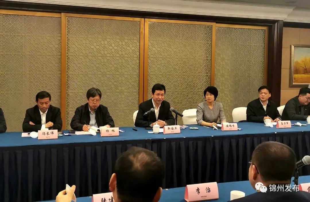 谁曾从代市长晋升为市委书记?