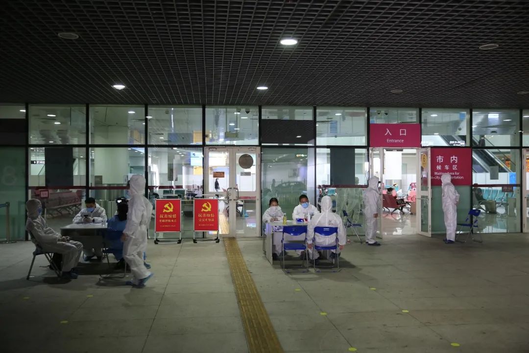 深圳机场关联人员新冠确诊，防疫升级大量航班取消