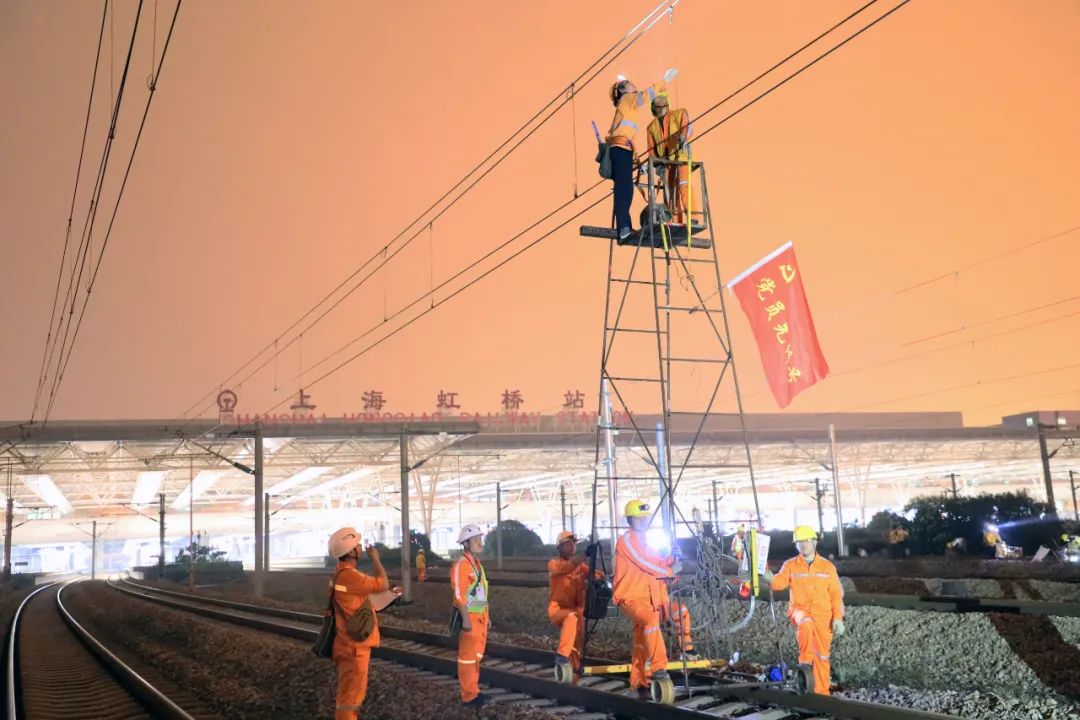 现场直击！沪苏湖铁路顺利引入上海虹桥枢纽