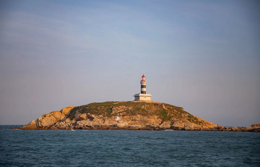 中国发布|"海上丝绸之路明珠"泉州赤鼎屿灯塔建成发光