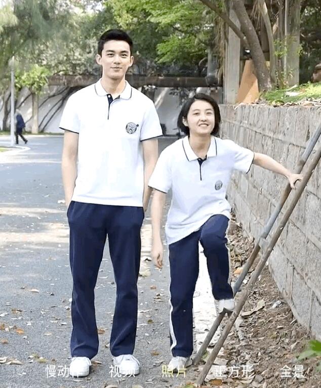 张子枫踩梯子试图与吴磊比身高男方随后一个动作甜爆表