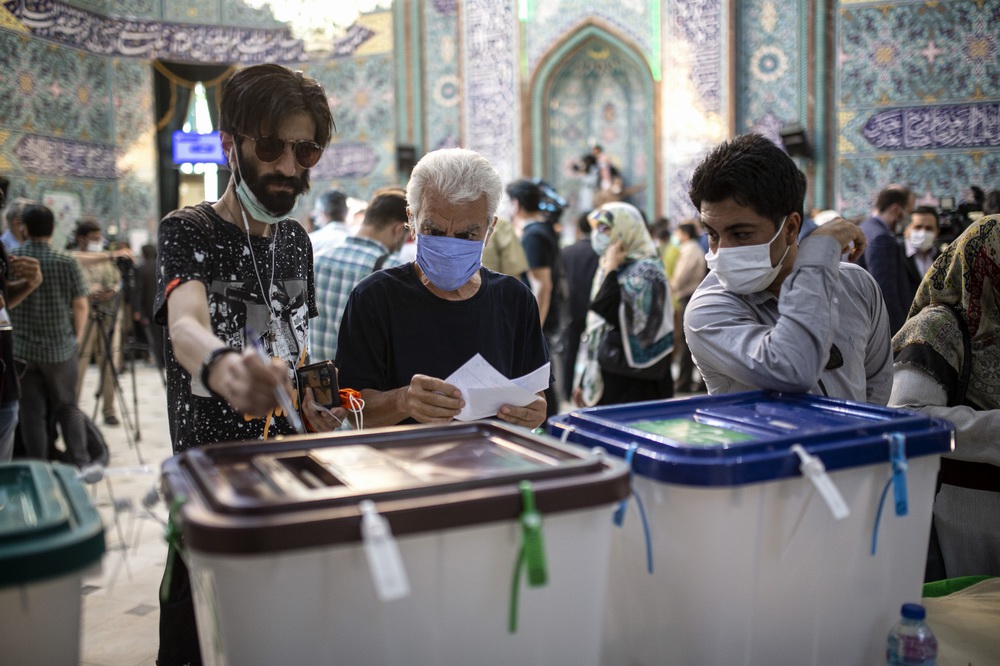 伊朗大选投票时间延长2小时至19日凌晨。新华社图