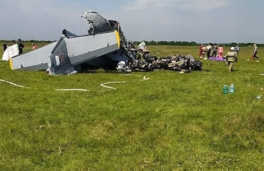突发！一架客机在俄罗斯坠毁！