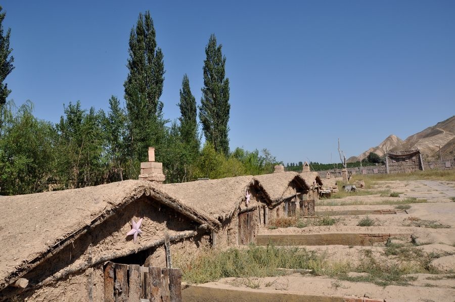 上世纪五六十年代,老一辈兵团军垦战士居住的地窝子