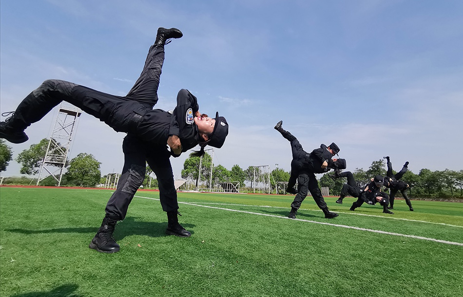 武汉市公安局特警支队女子特警大队训练场景。 武汉警方 资料图