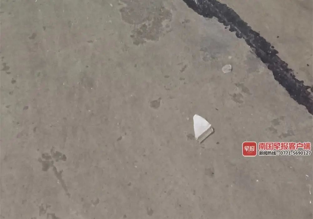 9楼掉下水泥块，广西一老人被砸伤！开发商已跑路...休闲区蓝鸢梦想 - Www.slyday.coM