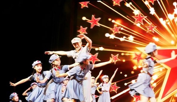 杨浦区少年宫“六一”国际儿童节主题活动现场。 孙中钦、邓沐阳 摄