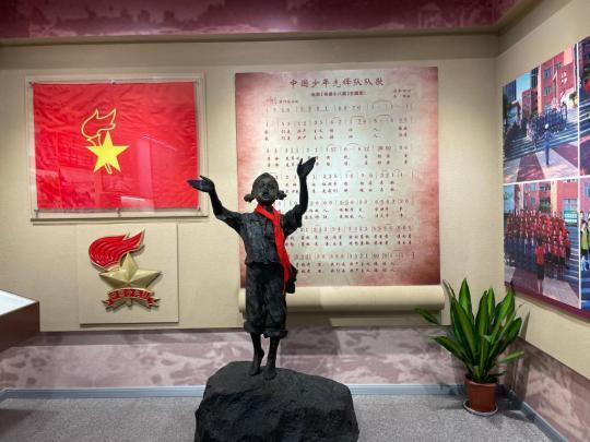 位于福建厦门何厝小学内的"英雄小八路"纪念馆,展陈着少先队队歌
