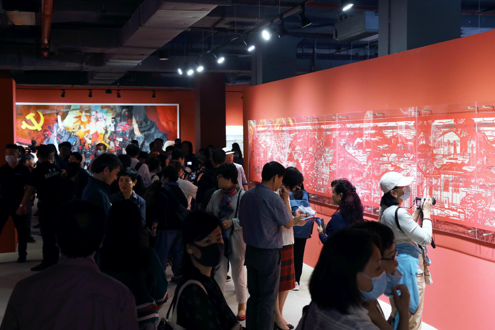 “曙光展”闭幕：感动发生在现场，常有观众被作品“击中”休闲区蓝鸢梦想 - Www.slyday.coM