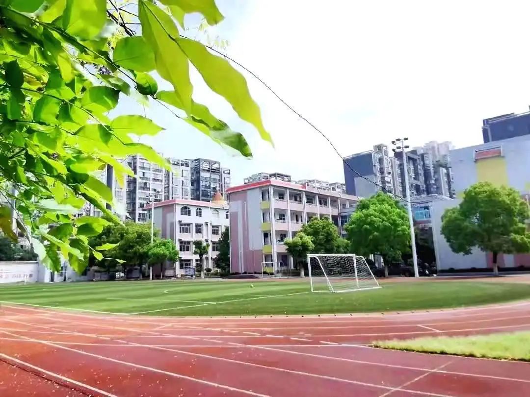 百年礼赞郡园一片情听东郡学子唱响红星歌唱支歌儿给党听