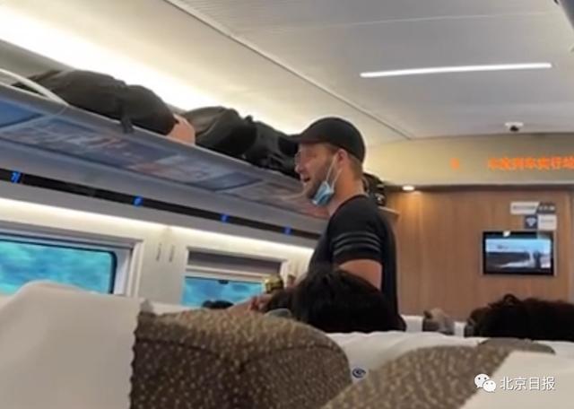 多名外籍乘客坐高铁，不戴口罩喝酒聊天！铁路部门回应休闲区蓝鸢梦想 - Www.slyday.coM