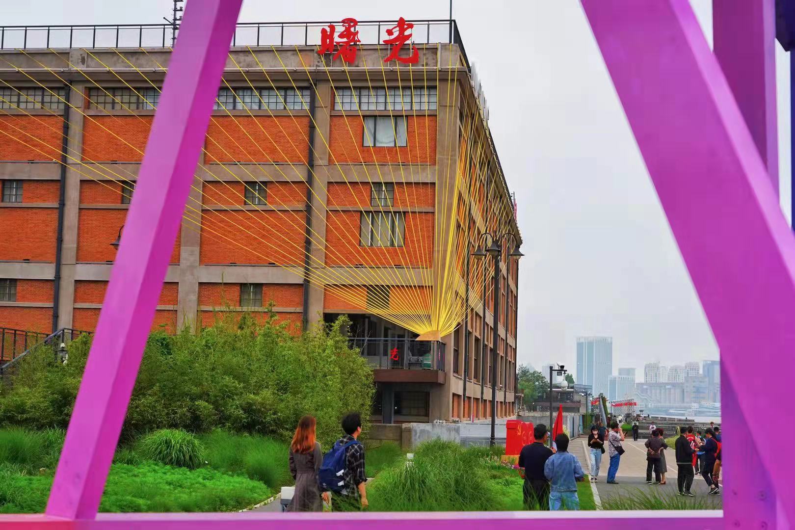 “曙光展”闭幕：感动发生在现场，常有观众被作品“击中”休闲区蓝鸢梦想 - Www.slyday.coM